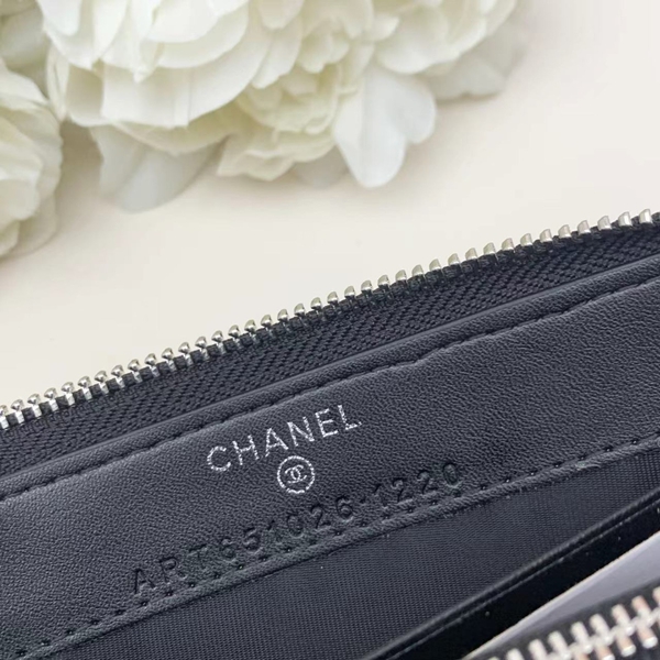 コピーシャネル激安財布着用イメージ